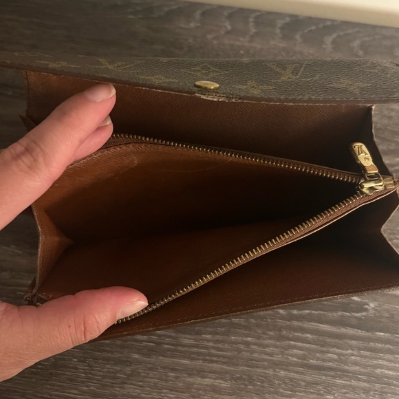 Louis Vuitton Wallet - Picture 6 of 9